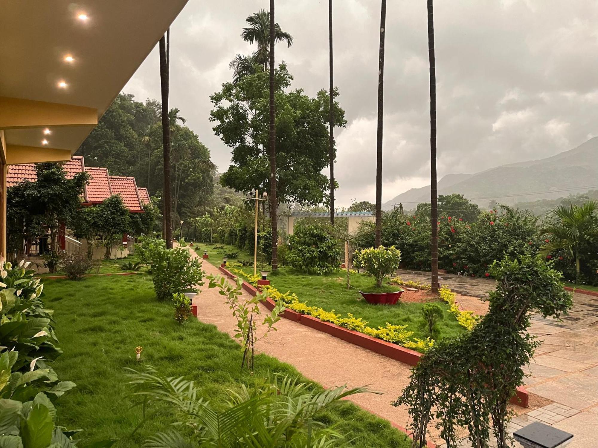 Hill Crest Resort - Coorg Madikeri Exterior photo